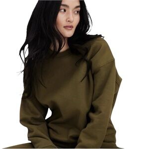 Girlfriend Collective 50/50 Classic Relaxed Fit Crew Neck Sweatshirt in Forest